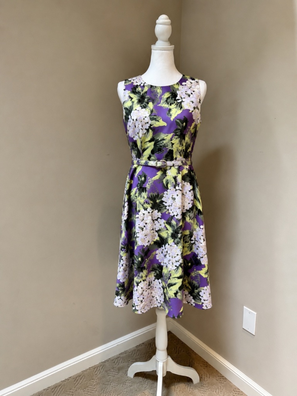 NWT WHBM Hydrangea Jardin Floral Scuba Knit Fit & Flare Dress Size 10 - Picture 3 of 9